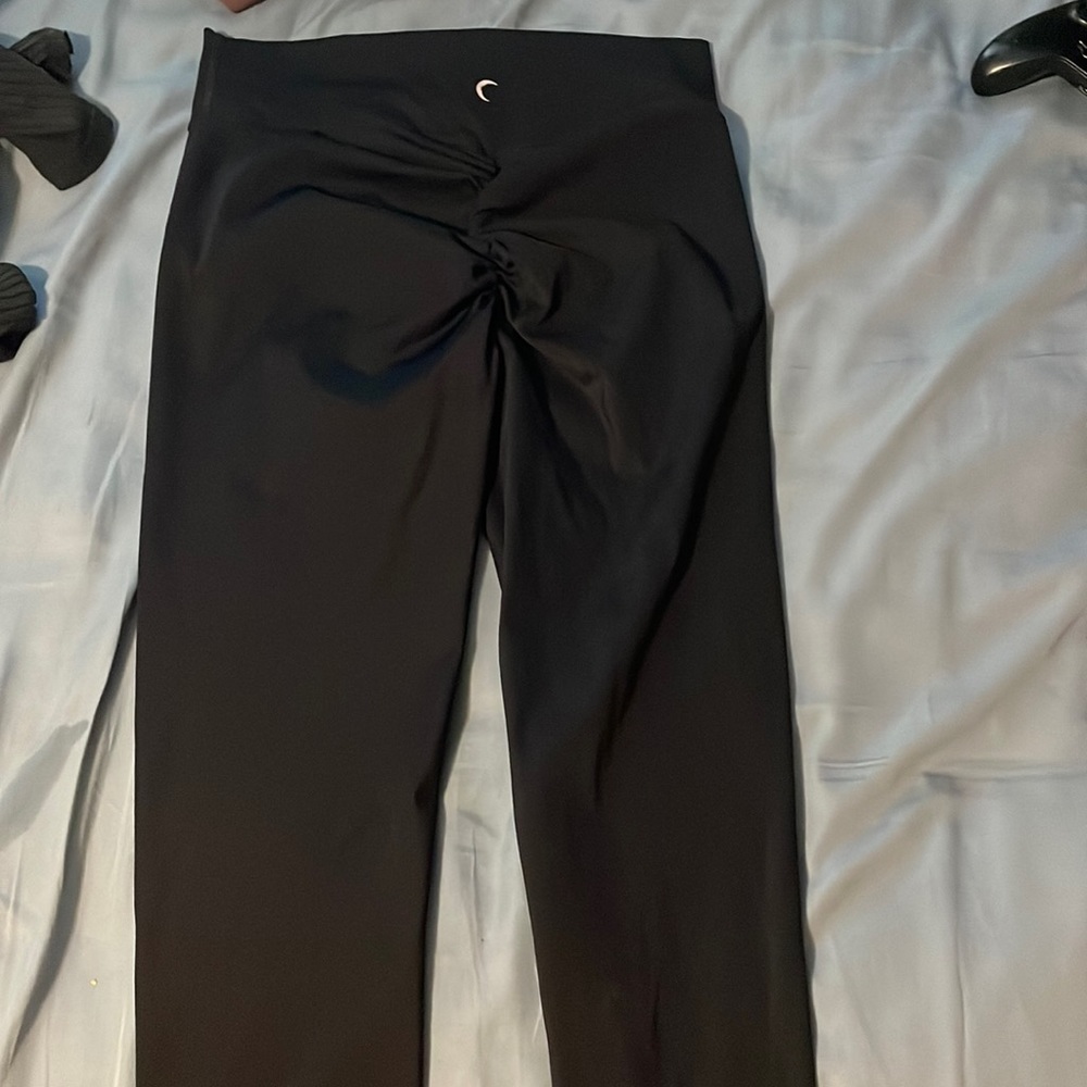Black butt scrunch leggings